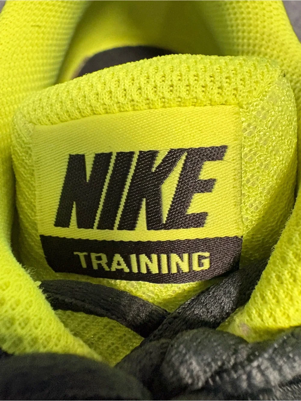 Nike Reax 8 TR Mens Sz 10 Black and Neon Yellow Athletic Sneakers